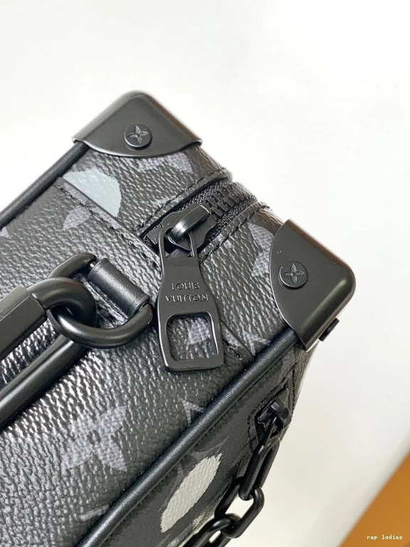 Cheap SOFT LOUIS VUITTON MINI TRUNK 0819